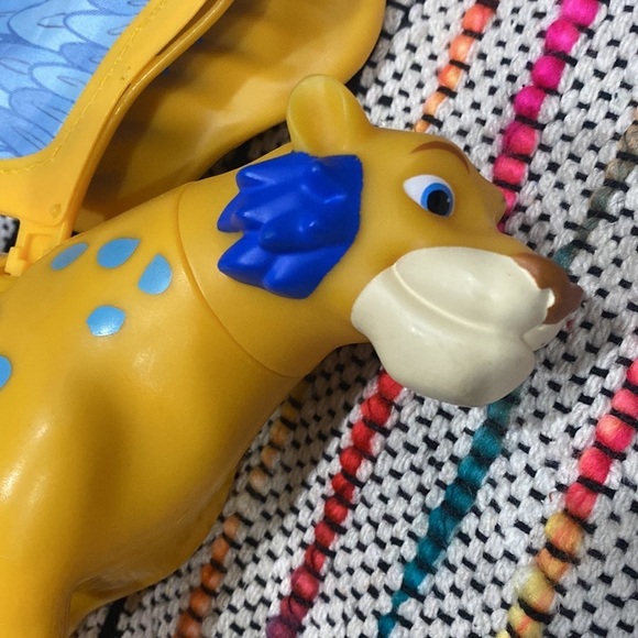 Disney Elena of Avalor SKYLAR Toy - Wings Flap Blue and Yellow Cat Leopard - Picture 6 of 14